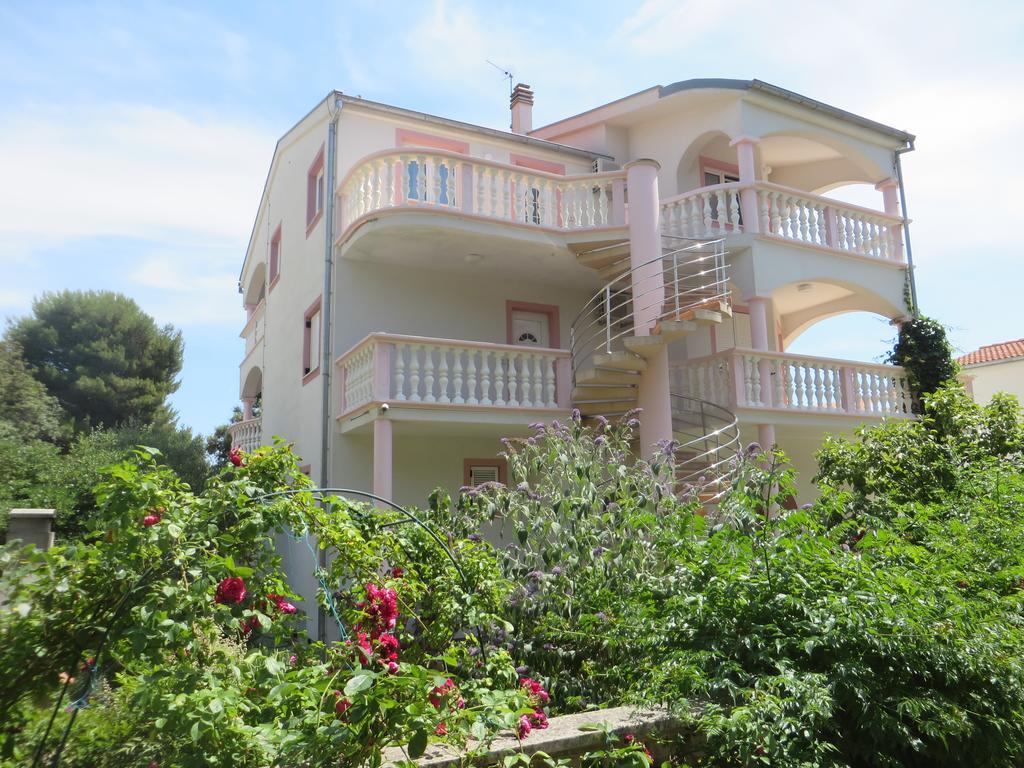 Gardenia Apartments Pakostane Exterior photo