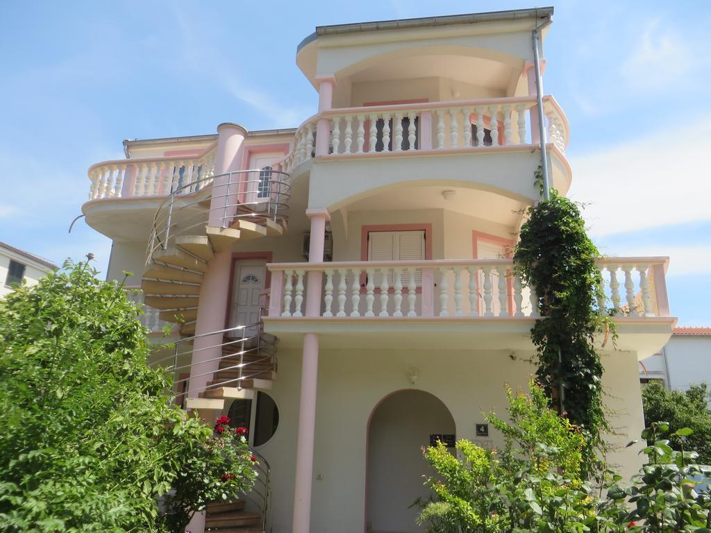 Gardenia Apartments Pakostane Exterior photo