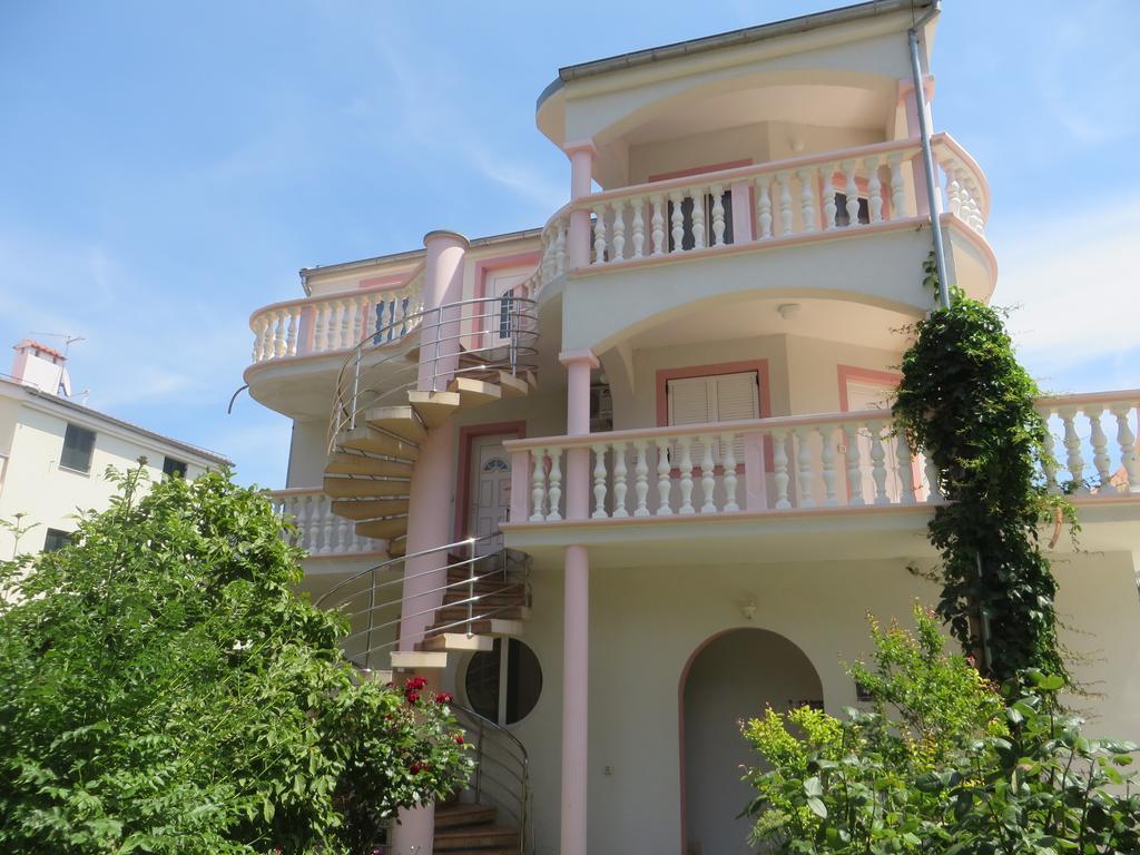 Gardenia Apartments Pakostane Exterior photo