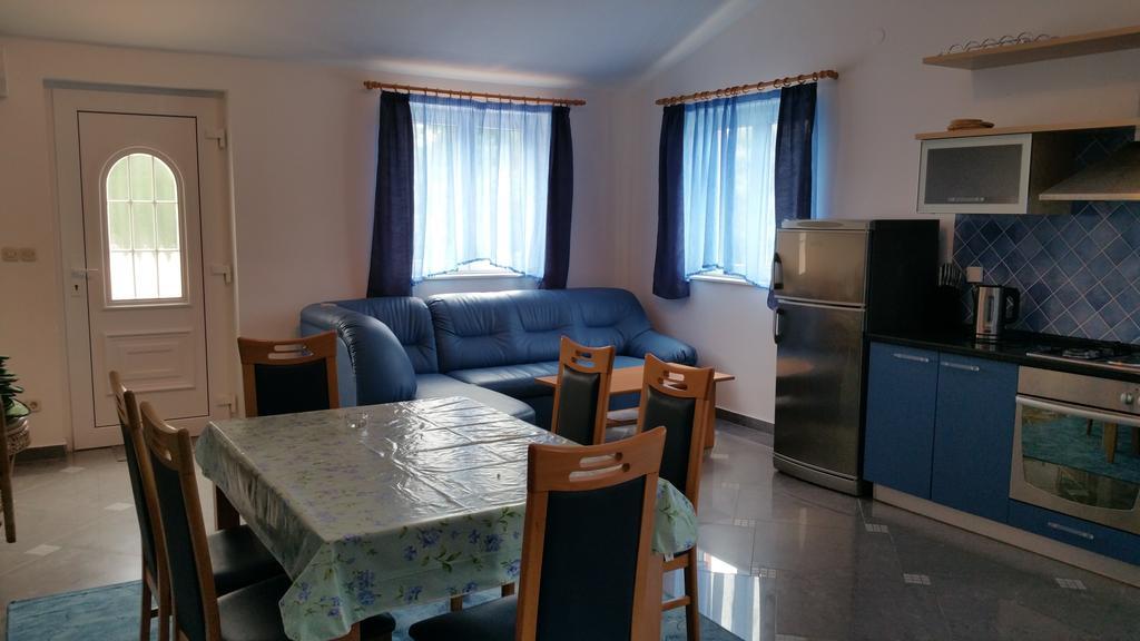 Gardenia Apartments Pakostane Exterior photo